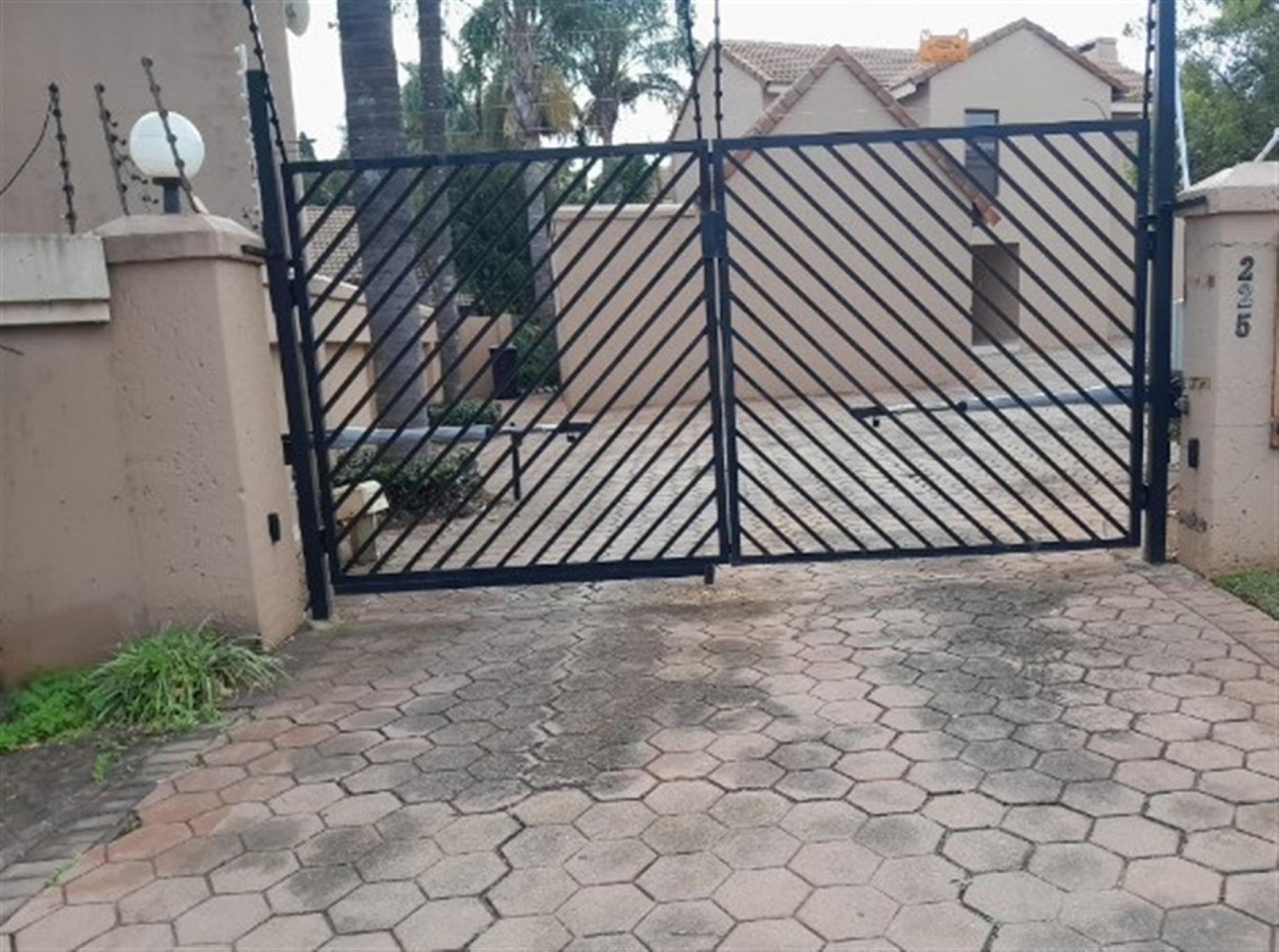Front View of property in Moreletapark