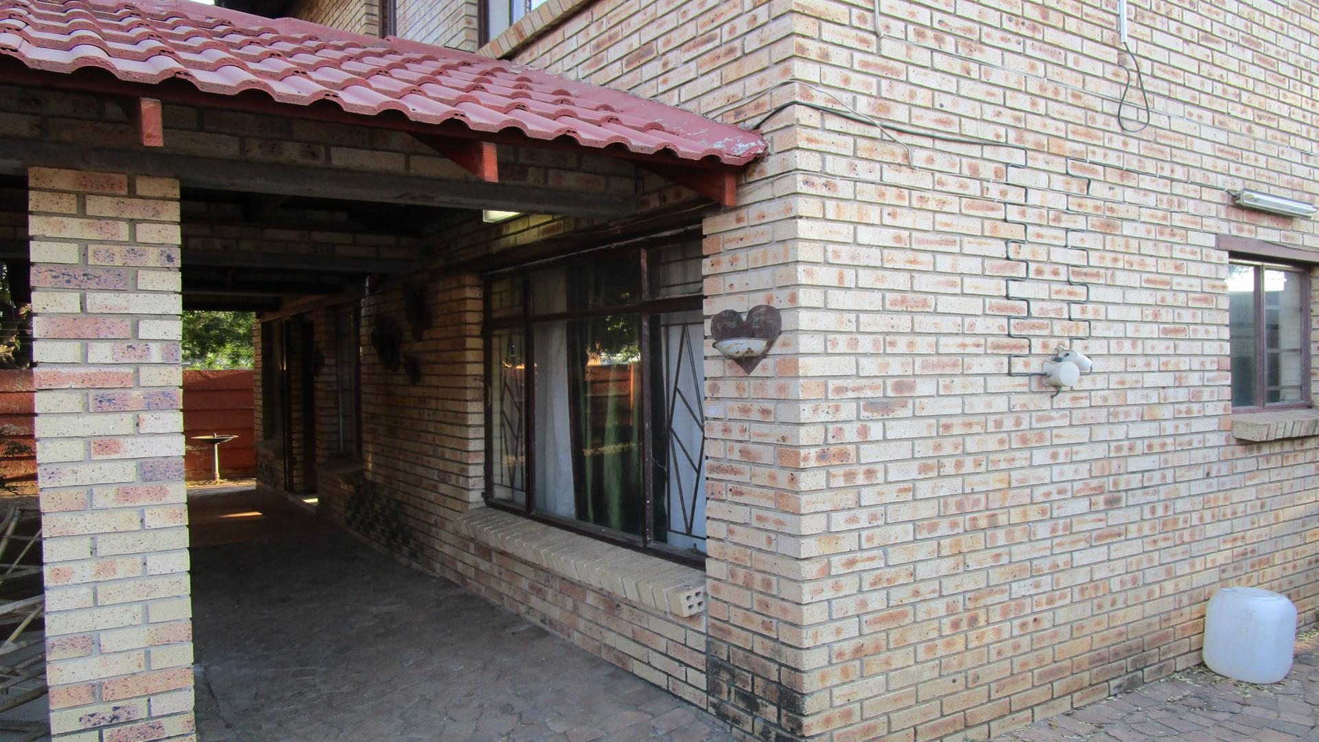 Front View of property in Rustenburg Oos-Einde