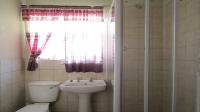 Main Bathroom - 3 square meters of property in Rustenburg Oos-Einde