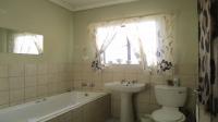 Bathroom 1 - 5 square meters of property in Rustenburg Oos-Einde