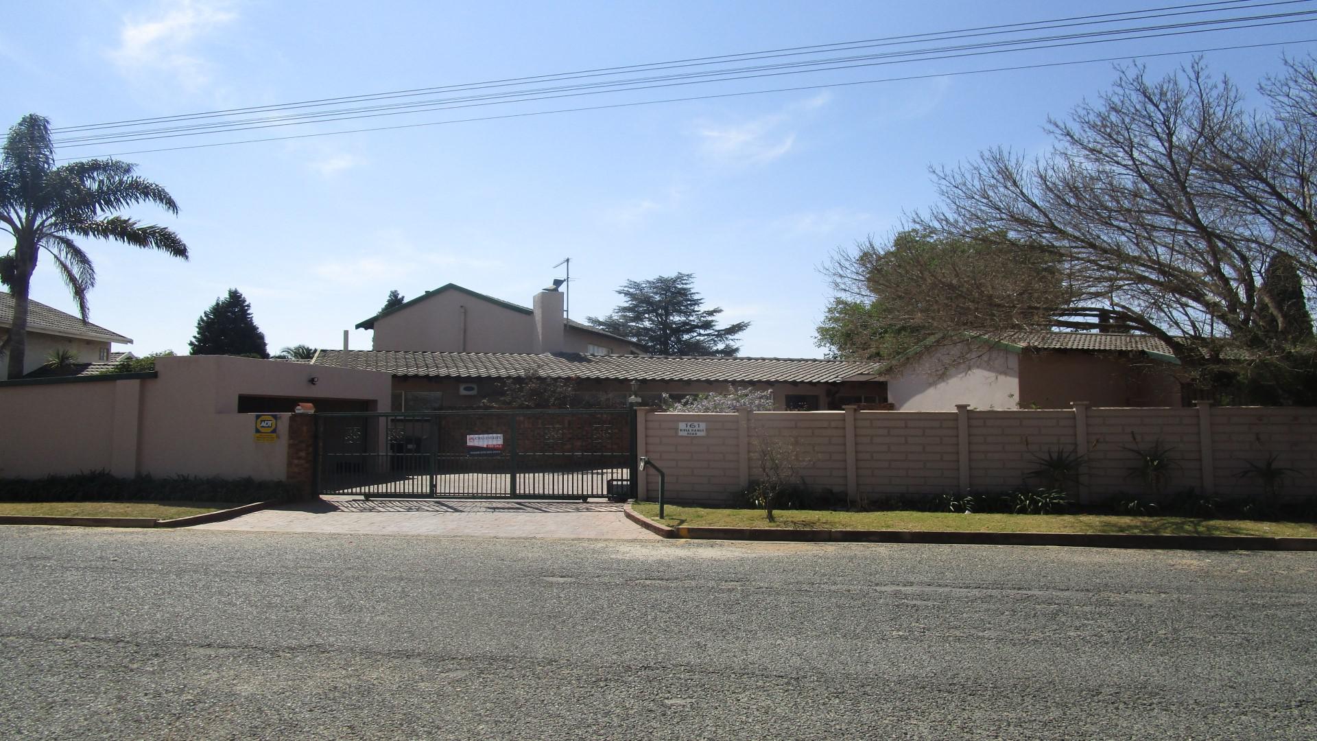 Front View of property in Robertsham