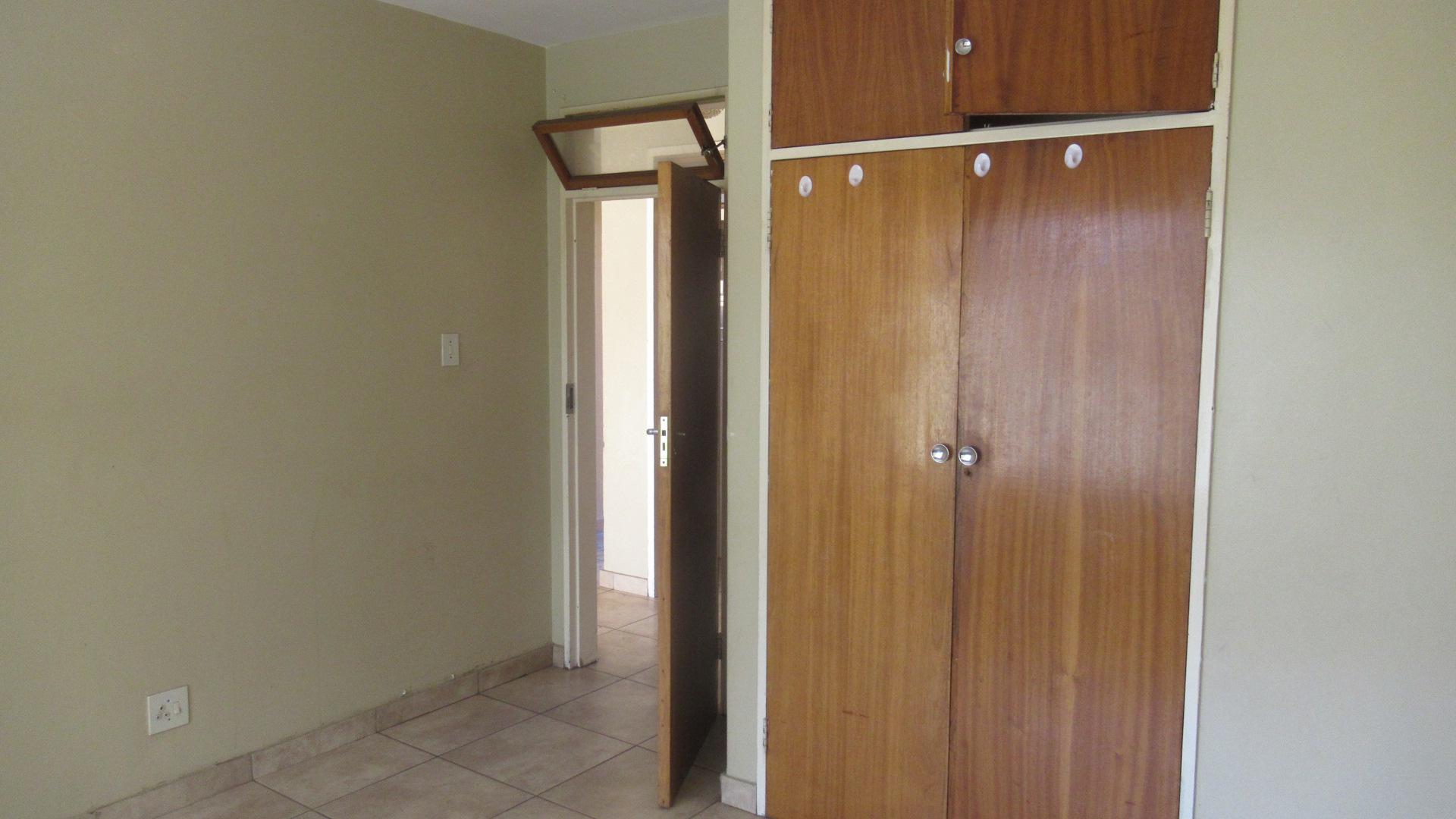 Bed Room 2 - 18 square meters of property in Vanderbijlpark