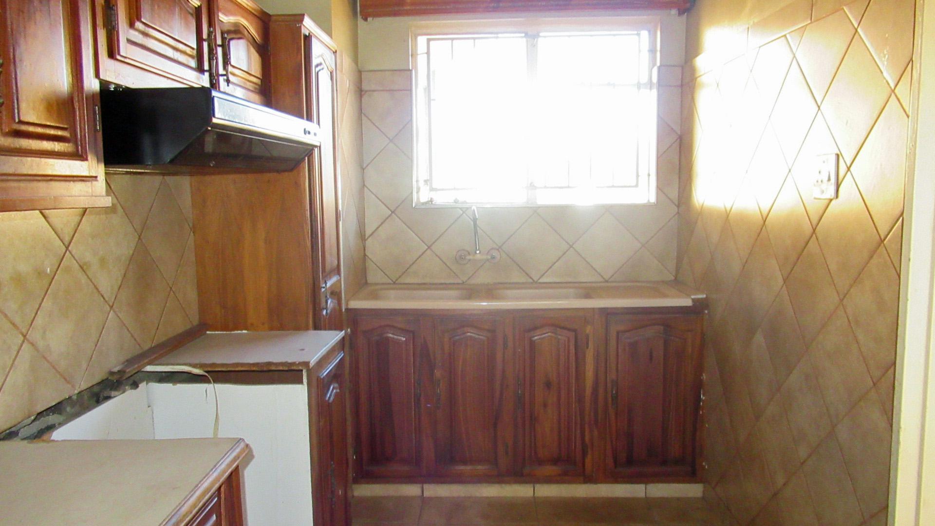 Kitchen - 11 square meters of property in Vanderbijlpark