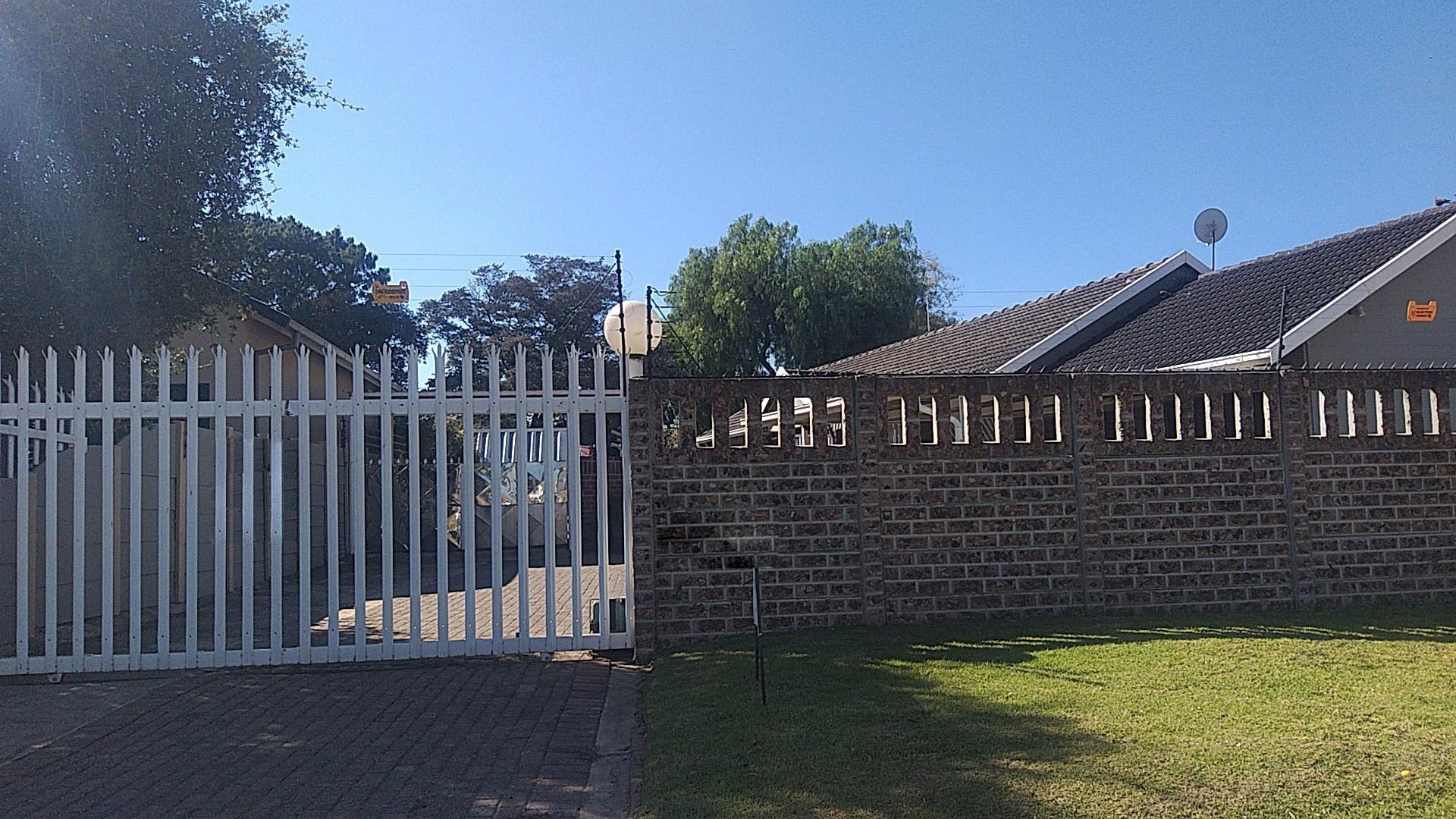 Front View of property in Brackendowns