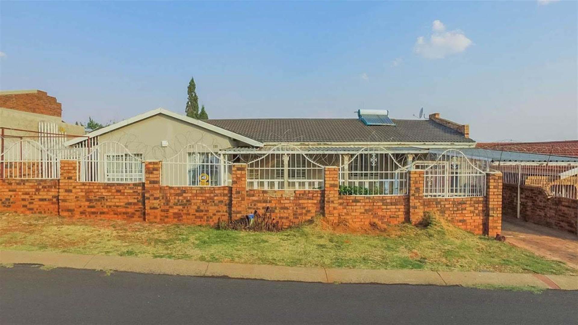 Front View of property in Lenasia South