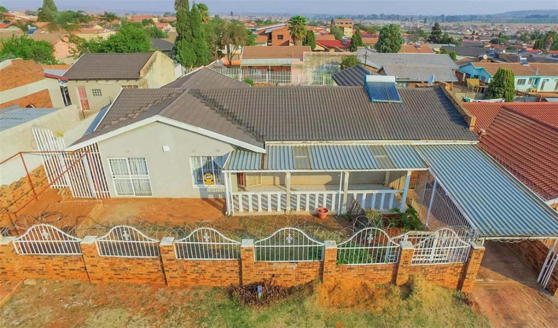 Front View of property in Lenasia South