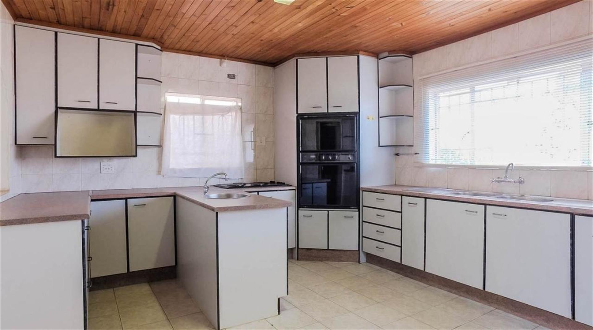 Kitchen - 66 square meters of property in Lenasia South