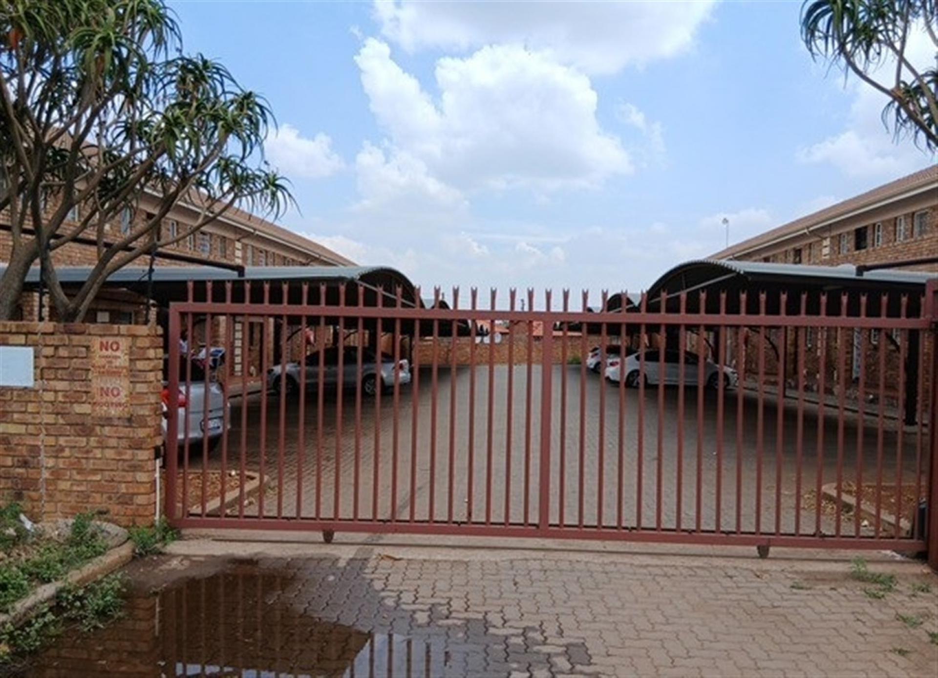Front View of property in Lotus Gardens