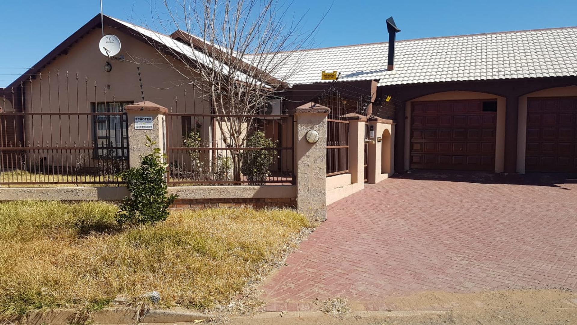 Front View of property in Kimberley