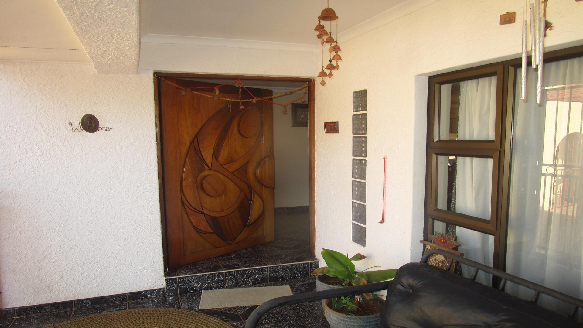 Patio - 34 square meters of property in Lenasia South