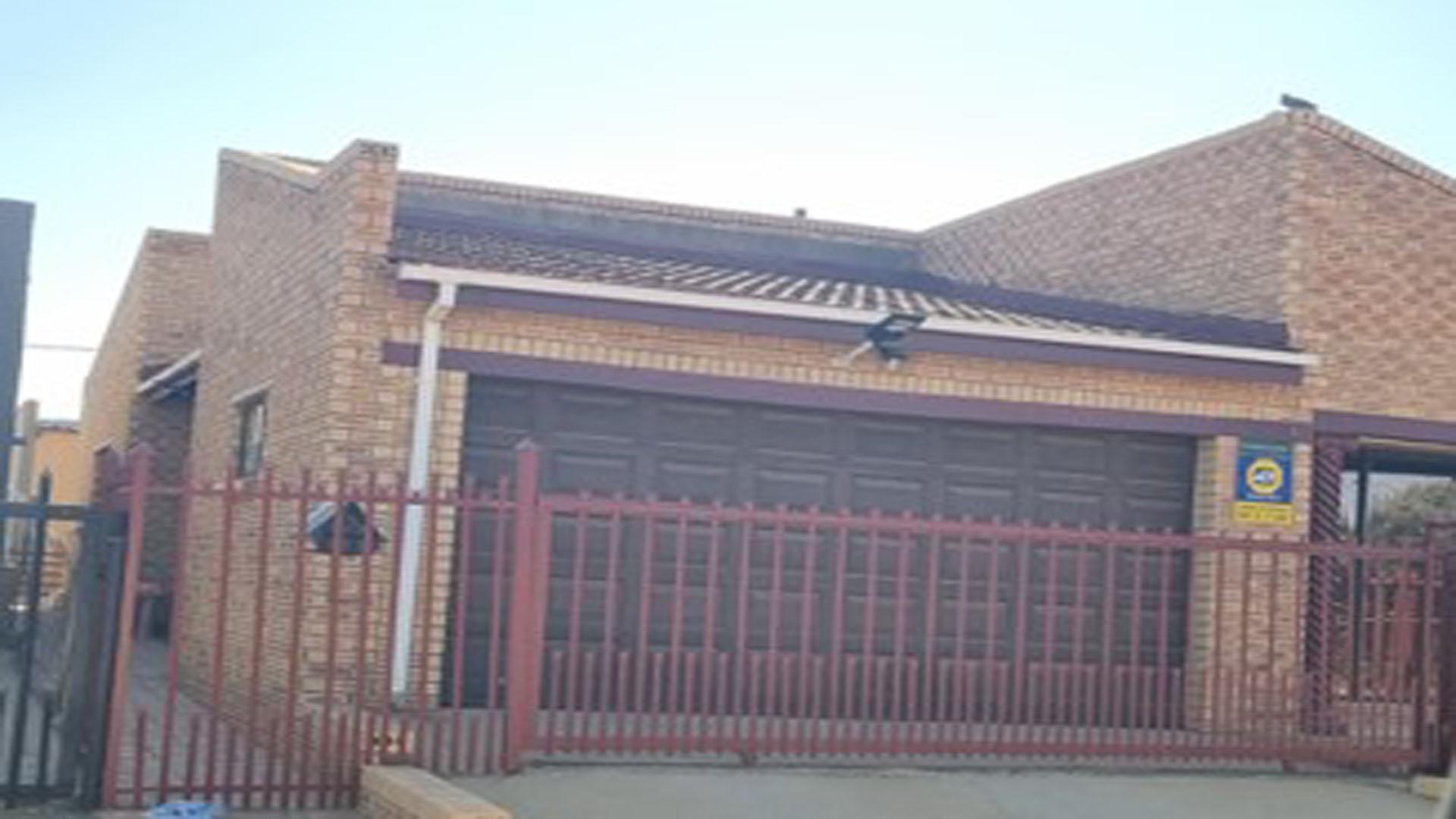 Front View of property in Mangaung