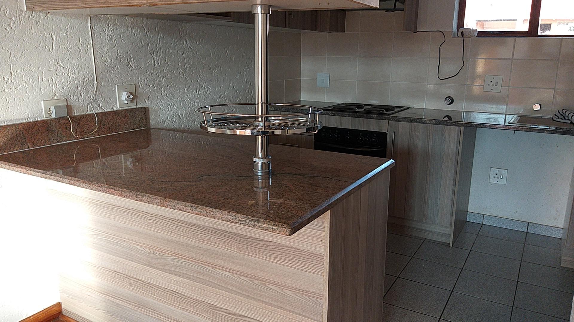 Kitchen - 8 square meters of property in Ferndale - JHB