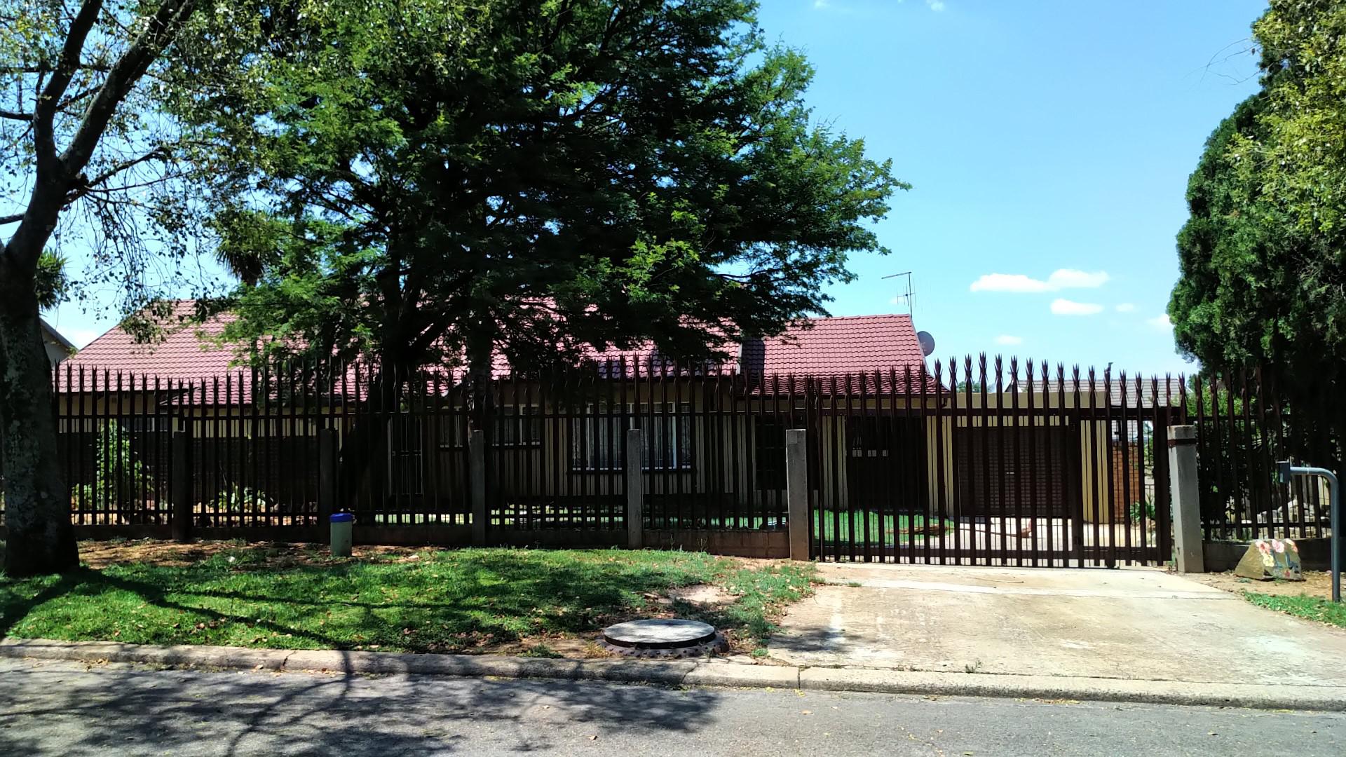 Front View of property in Norkem park
