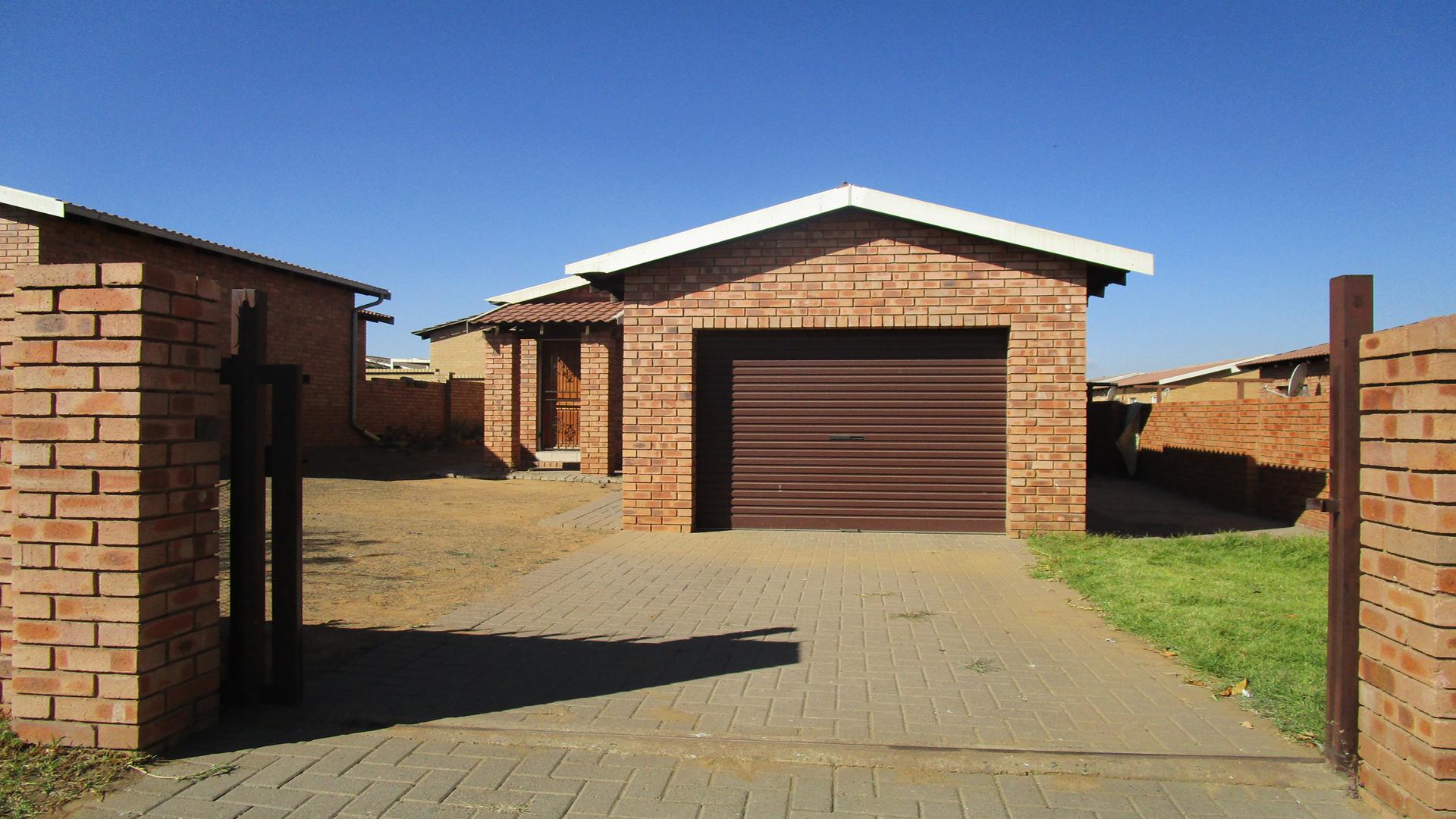 Front View of property in Emalahleni (Witbank) 