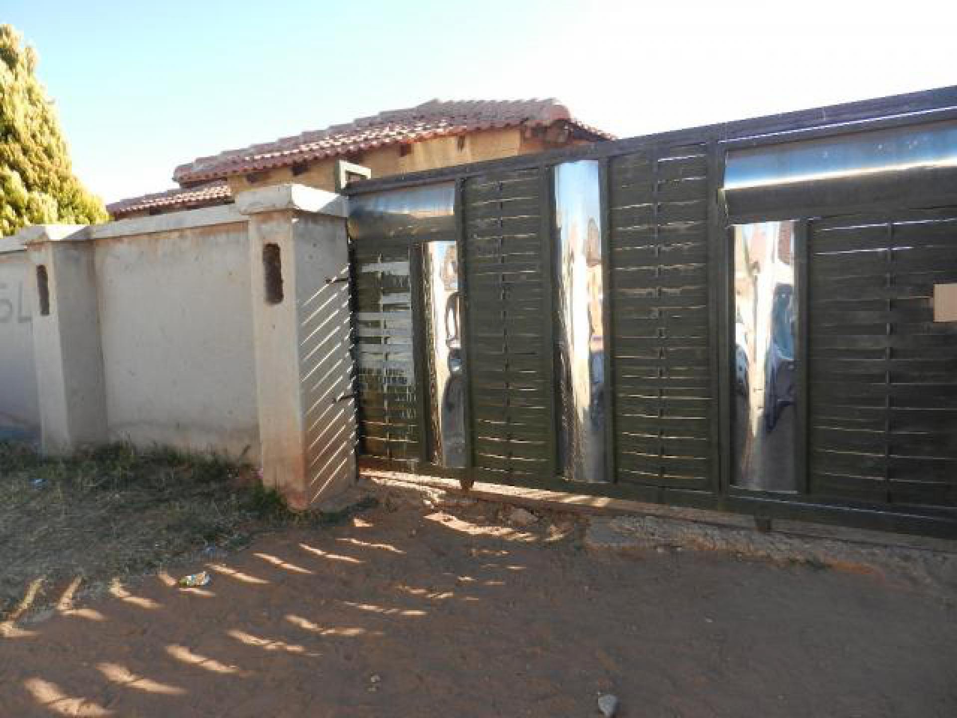 Front View of property in Protea Glen