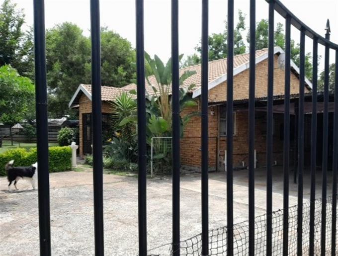 Standard Bank SIE Sale In Execution 3 Bedroom Sectional Title for Sale in Rustenburg - MR310824