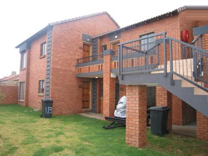 2 Bedroom Cluster for Sale For Sale in Mooikloof - Home Sell - MR31096