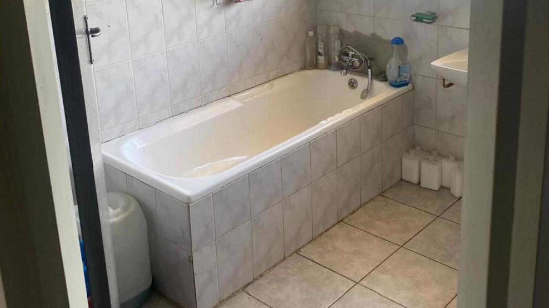 Bathroom 1 of property in Welkom