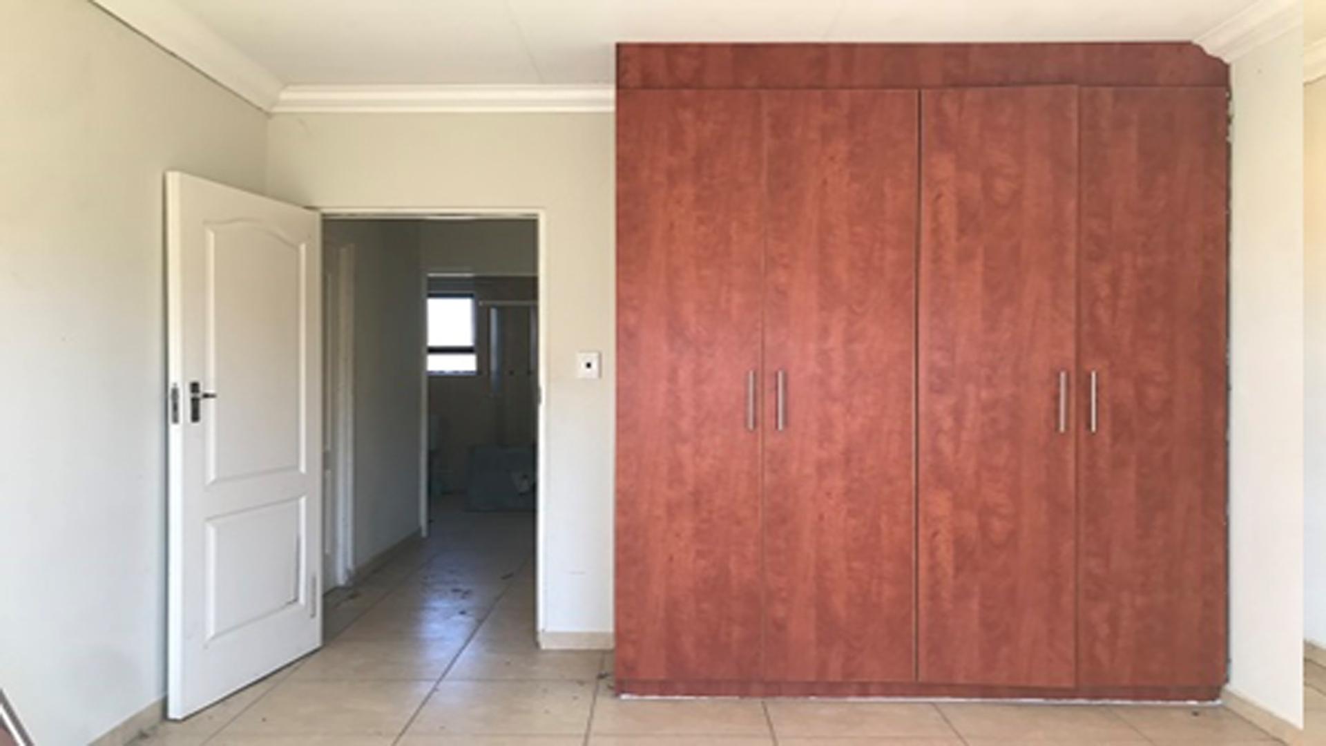 Bed Room 1 - 14 square meters of property in Wilkoppies