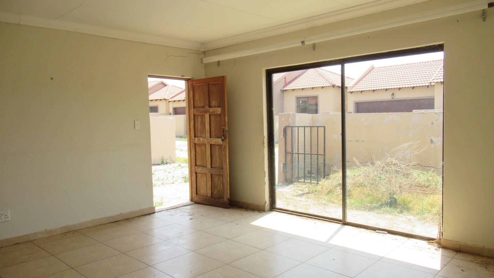 Lounges - 29 square meters of property in Wilkoppies