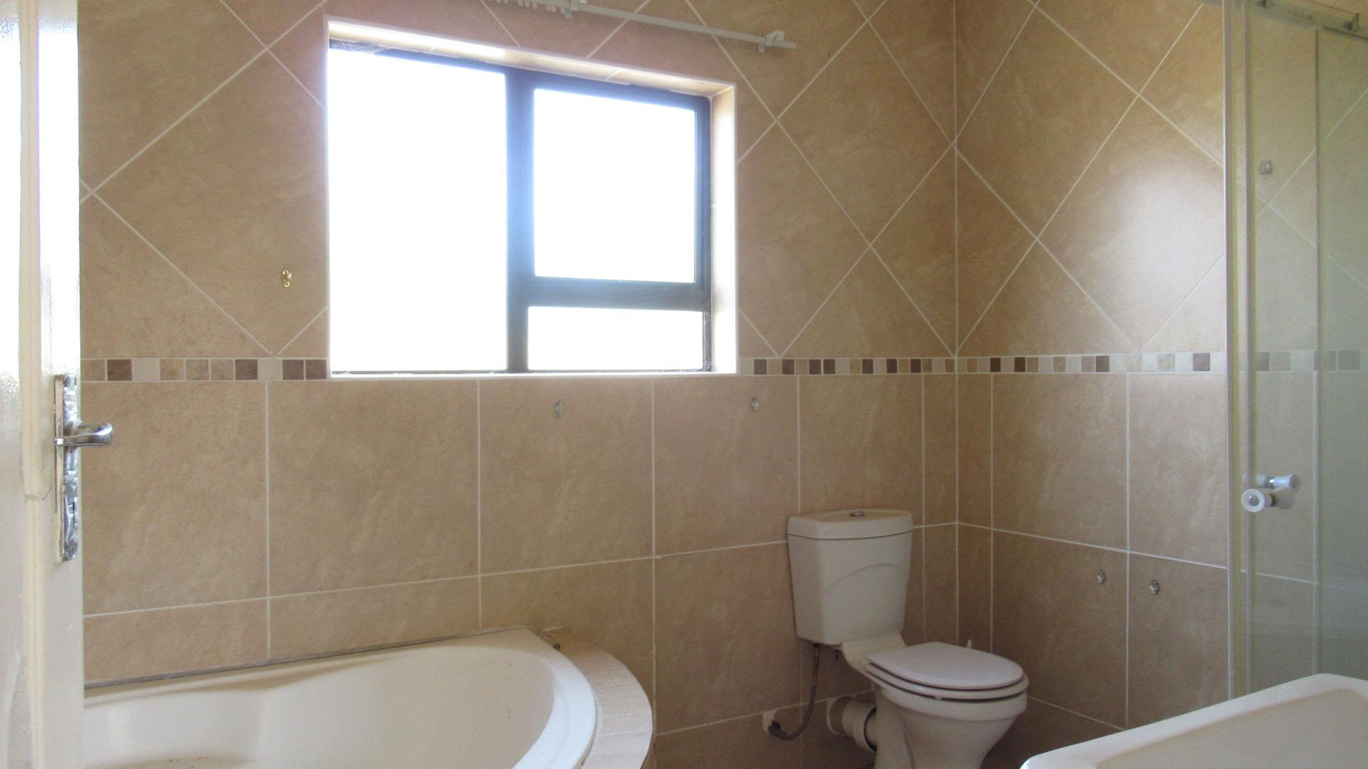 Main Bathroom - 9 square meters of property in Wilkoppies