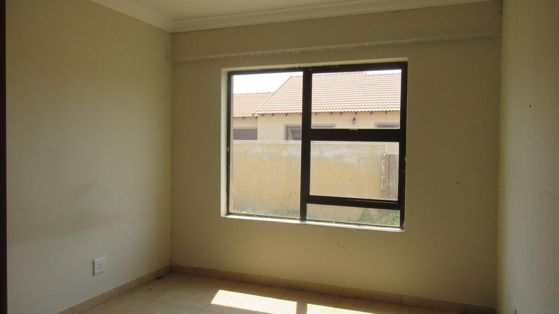 Bed Room 2 - 14 square meters of property in Wilkoppies