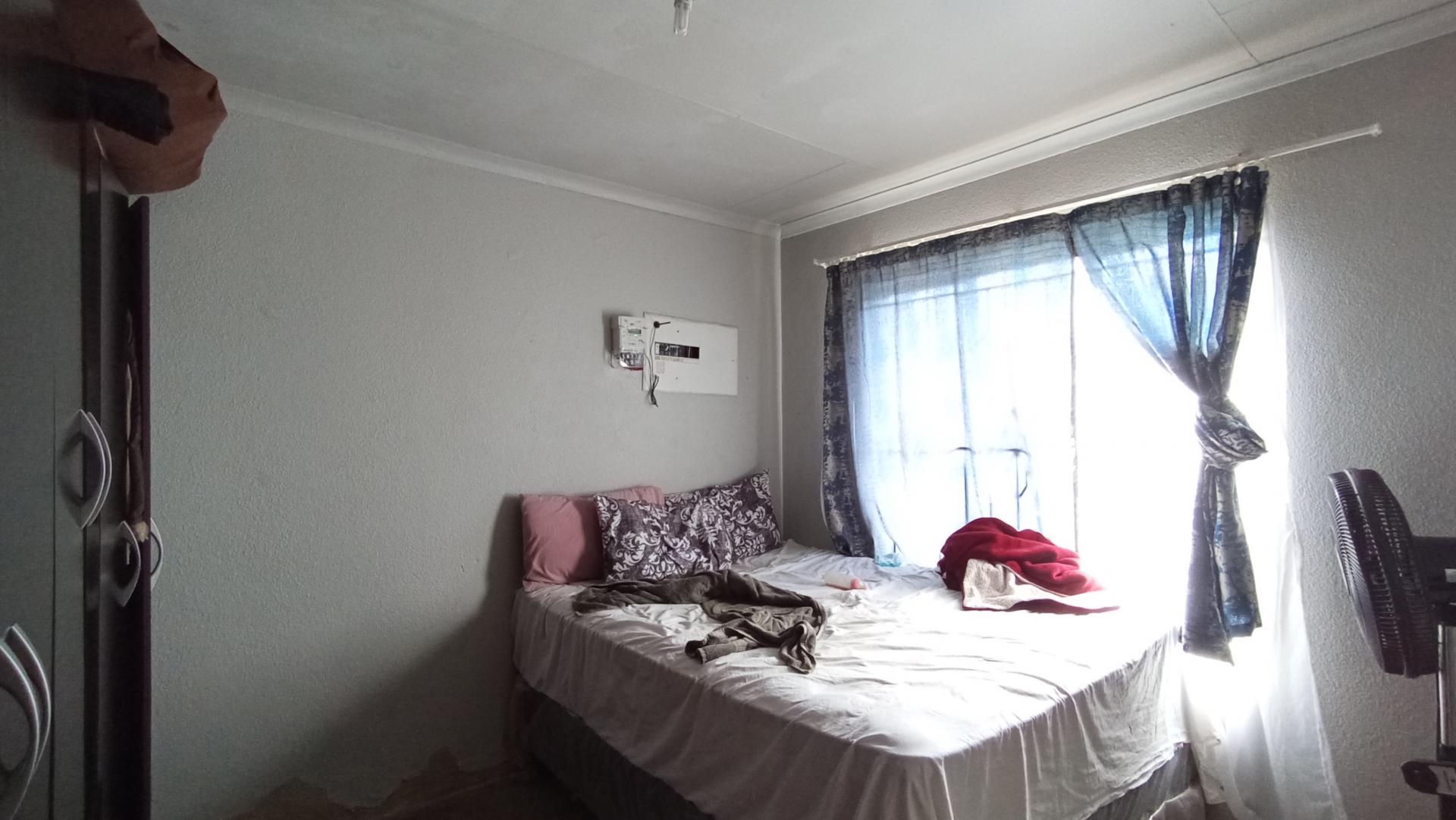 Bed Room 2 - 11 square meters of property in Riverlea - JHB