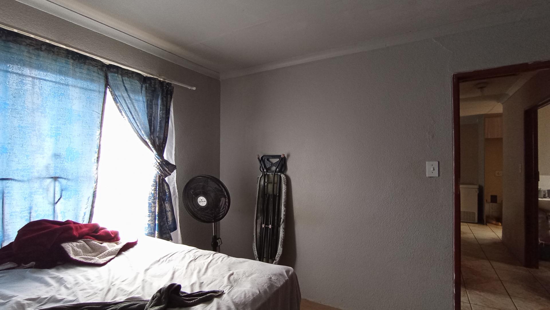 Bed Room 2 - 11 square meters of property in Riverlea - JHB