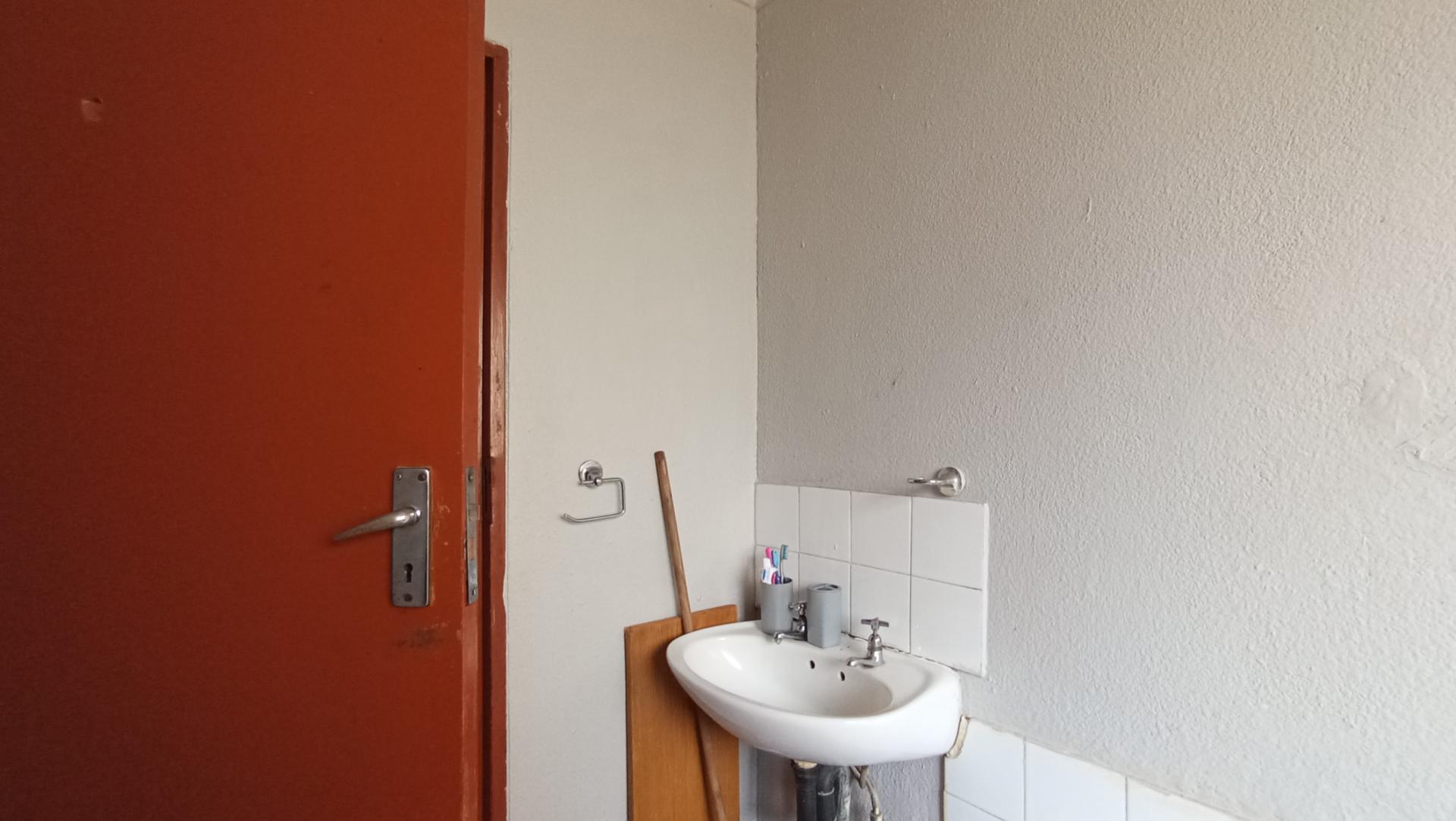 Bathroom 1 - 5 square meters of property in Riverlea - JHB