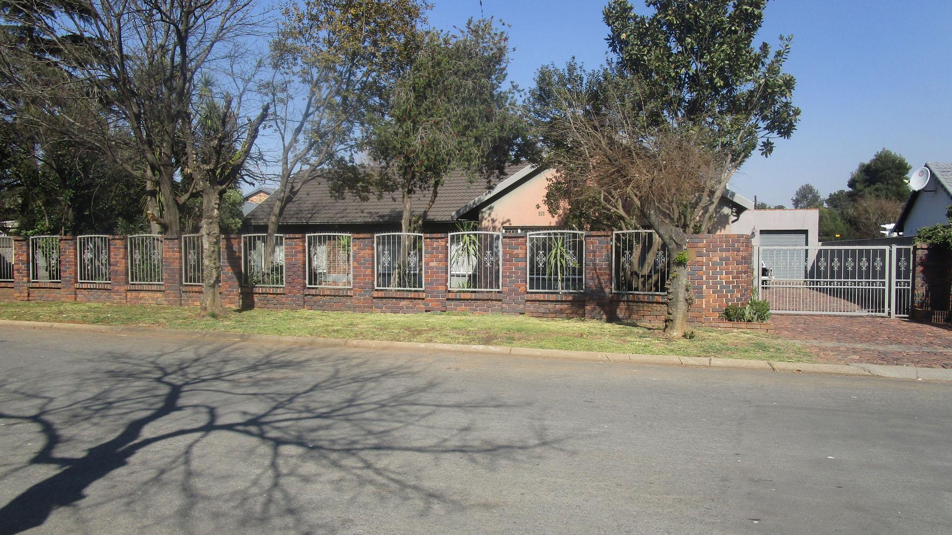 Front View of property in Berton Park