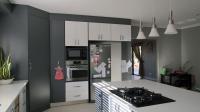 Kitchen - 30 square meters of property in Cashan