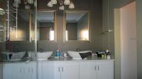 Main Bathroom - 11 square meters of property in Cashan