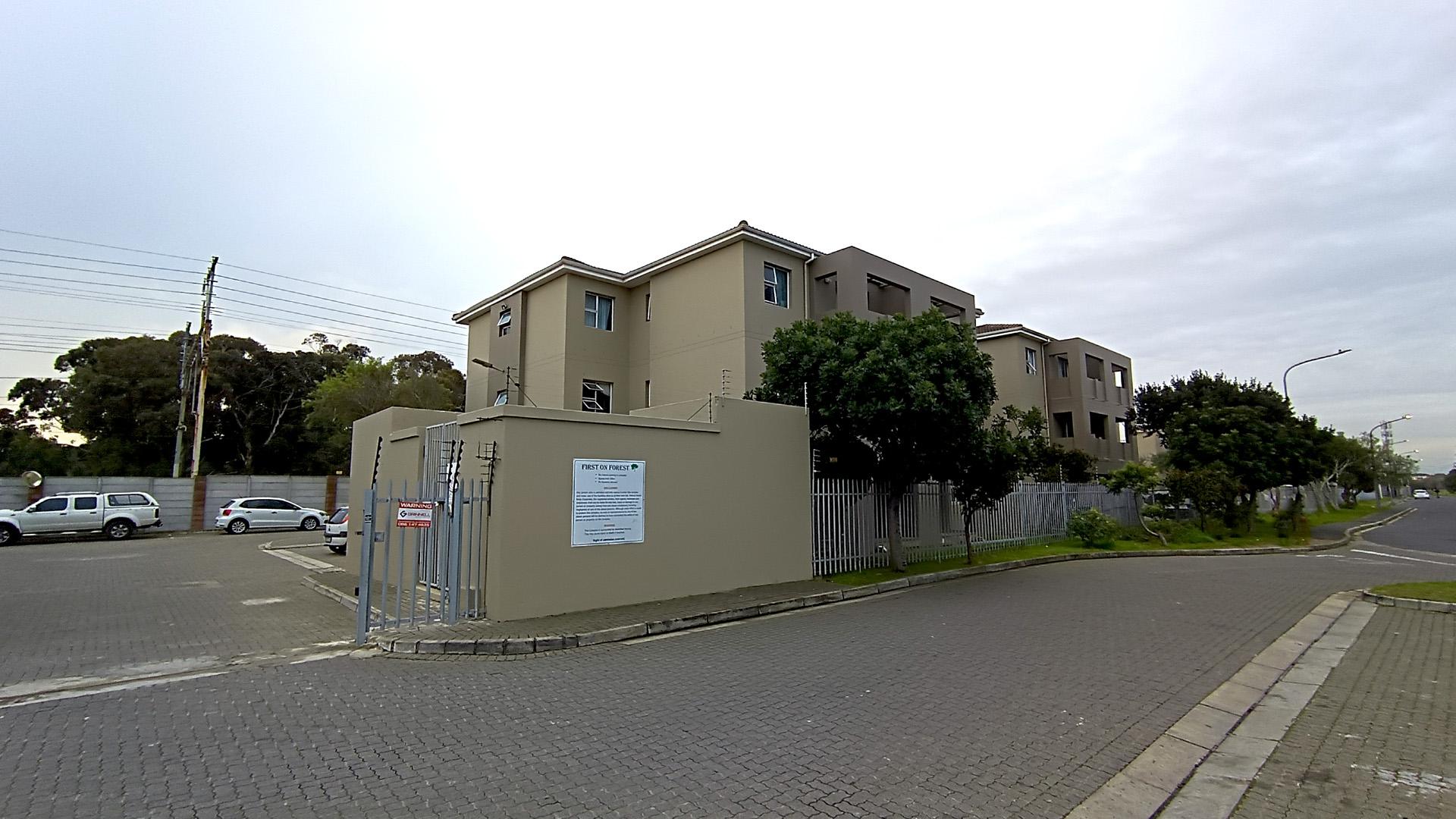 Front View of property in Thornton