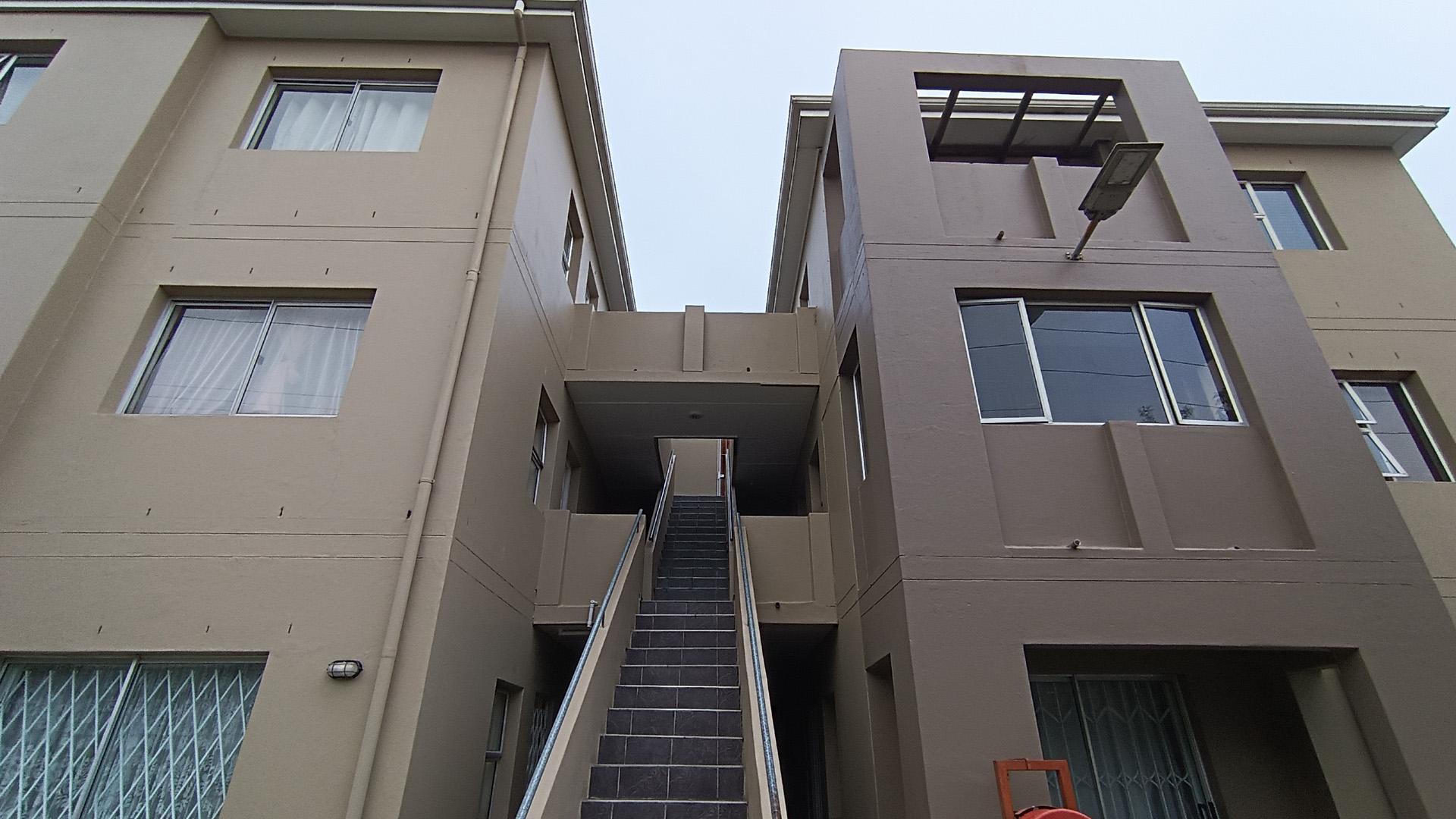 Front View of property in Thornton
