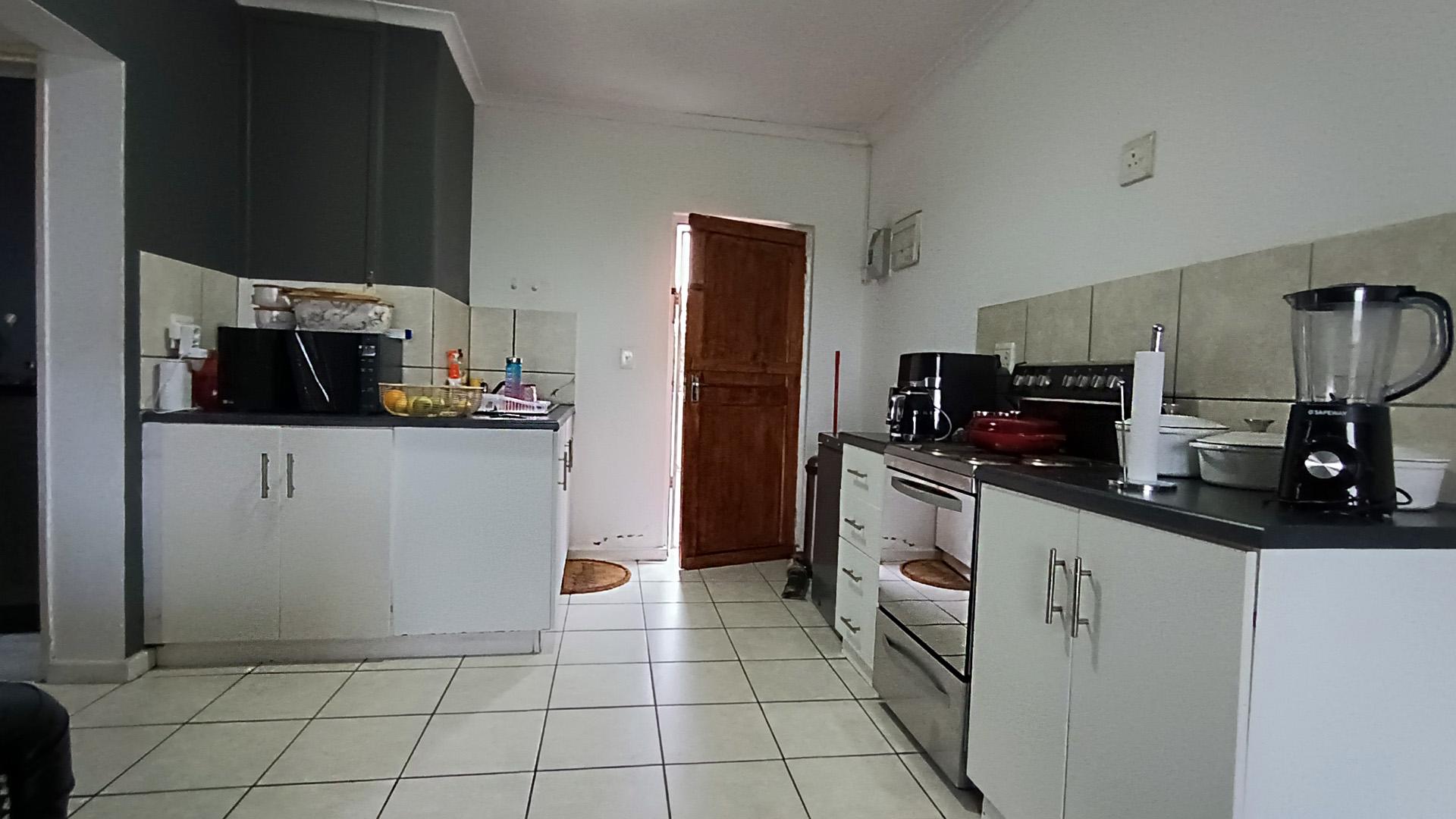 Kitchen - 10 square meters of property in Thornton