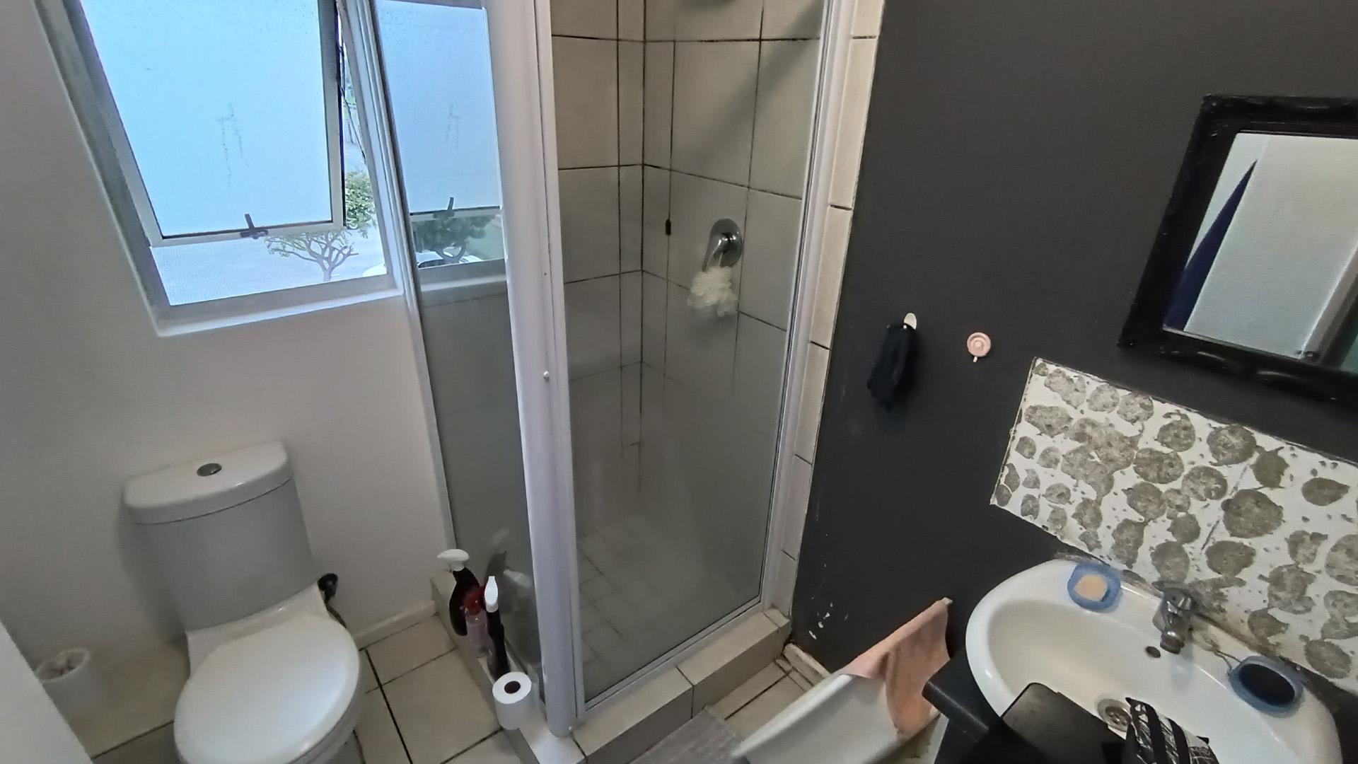 Bathroom 1 - 5 square meters of property in Thornton