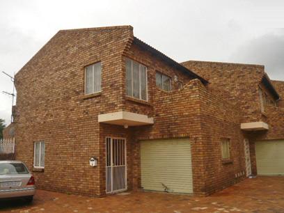 3 Bedroom Duplex for Sale For Sale in La Rochelle - JHB - Private Sale - MR31314