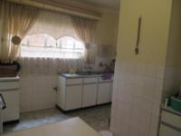 Kitchen of property in Flamingo Park