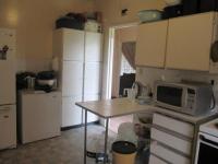 Kitchen of property in Flamingo Park