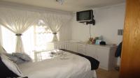 Bed Room 1 - 12 square meters of property in Dunnottar