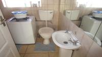 Bathroom 1 - 5 square meters of property in Dunnottar