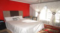 Main Bedroom - 15 square meters of property in Dunnottar