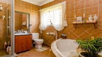 Main Bathroom - 8 square meters of property in Heuwelsig Estate