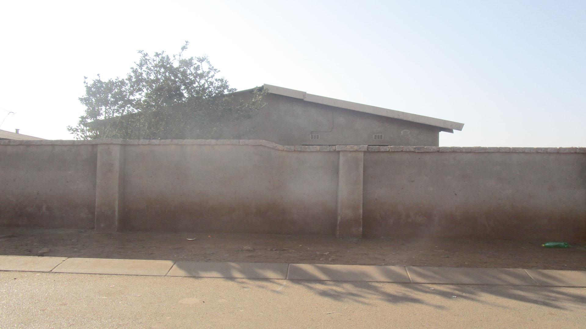 FNB Repossessed Eviction 3 Bedroom House for Sale in Thokoza