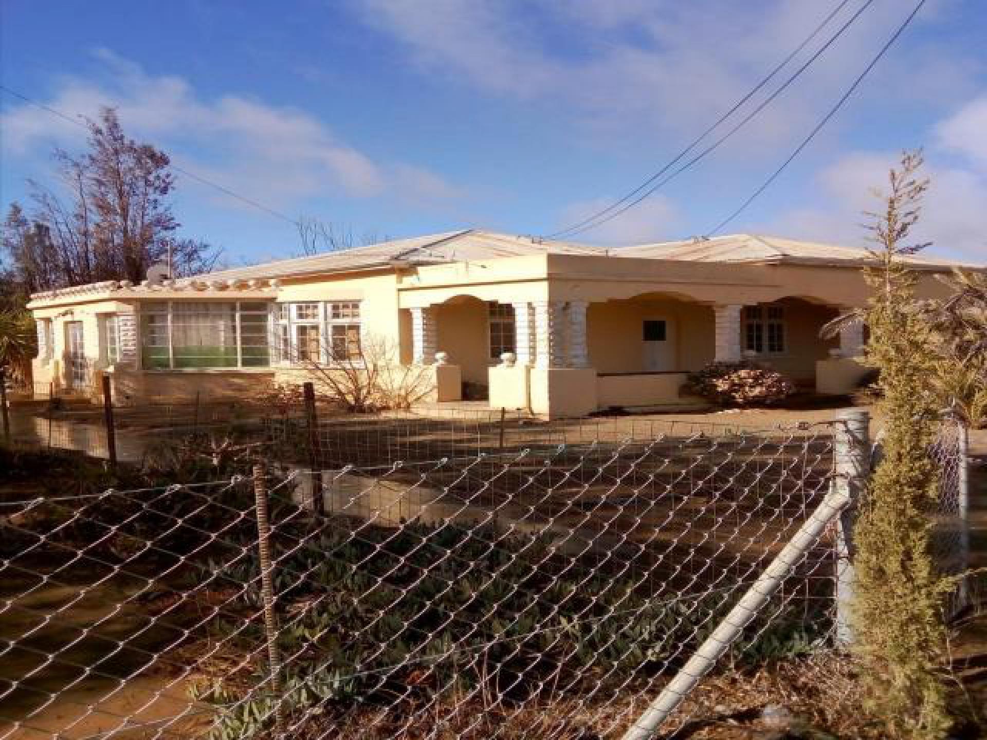 Front View of property in Loeriesfontein