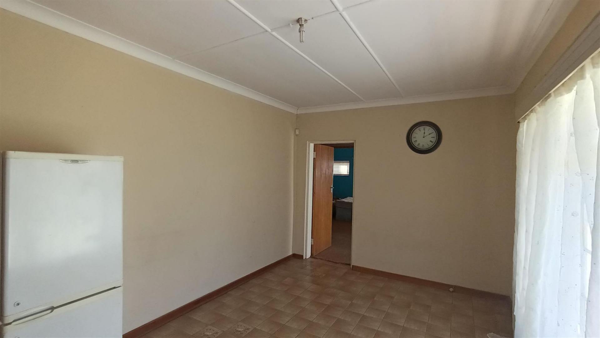 Spaces - 174 square meters of property in Mooilande AH