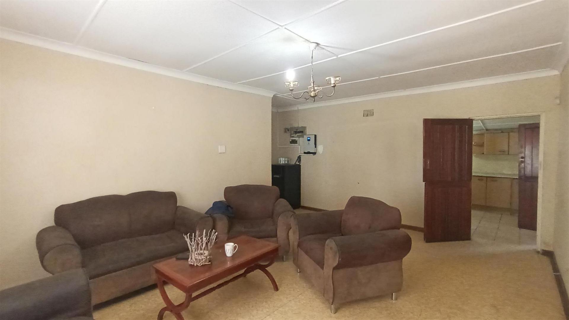 Lounges - 81 square meters of property in Mooilande AH