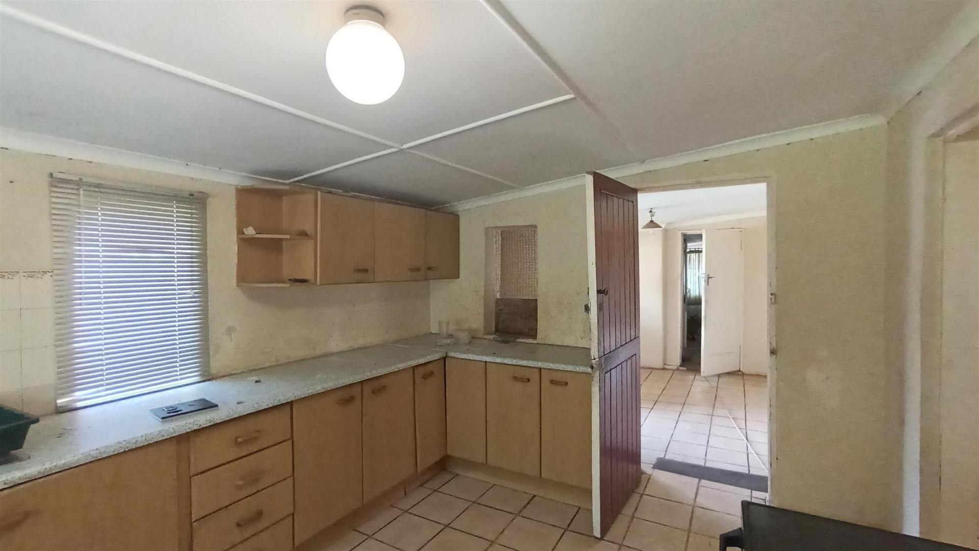 Kitchen - 17 square meters of property in Mooilande AH