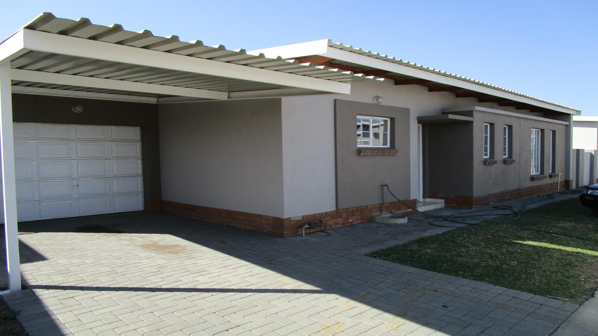 Front View of property in Waterkloof (Rustenburg)