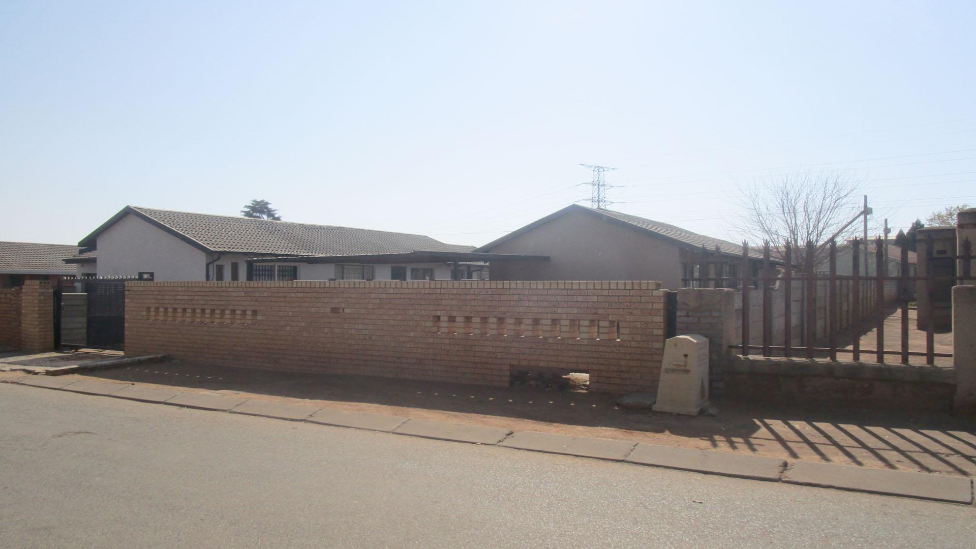 Front View of property in Protea South